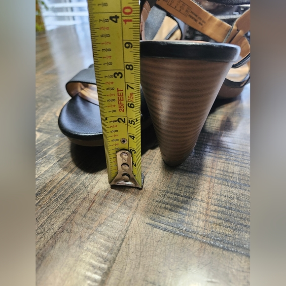 Womens Clarks Comfort Stacked / Leather Look Black Strappy Heeled Sandals 10(11) - Picture 4 of 8